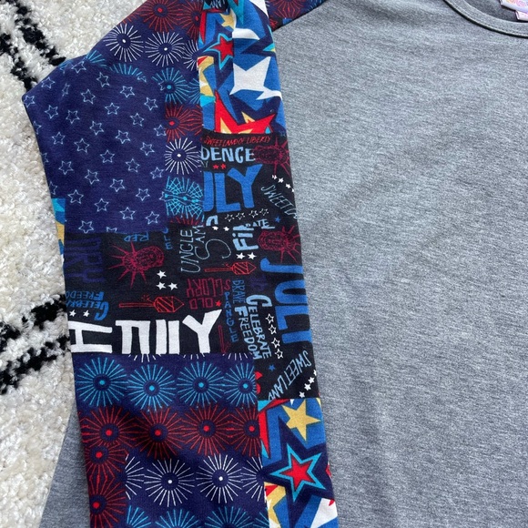 LulaRoe Raglan Tee Brand New - Picture 2 of 4